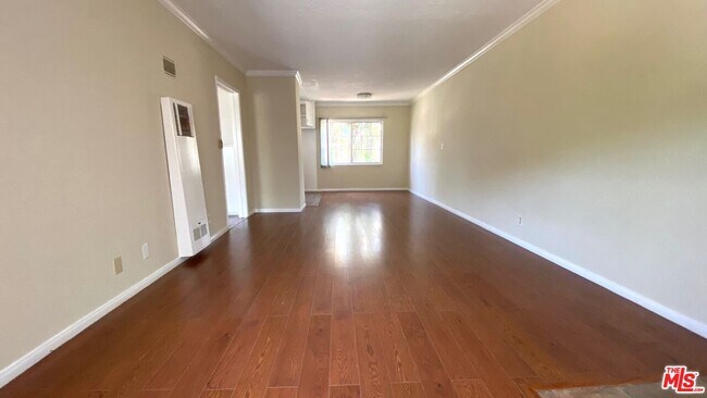 Foto del edificio - 443 S Wilton Pl