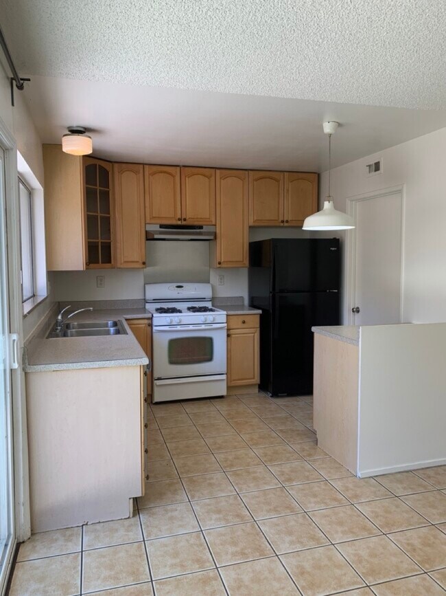 Building Photo - 469 Serento Cir