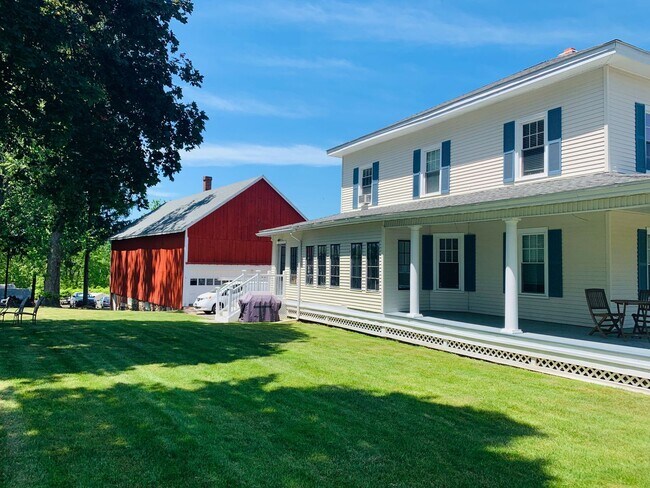 Building Photo - 589 Forbes St.