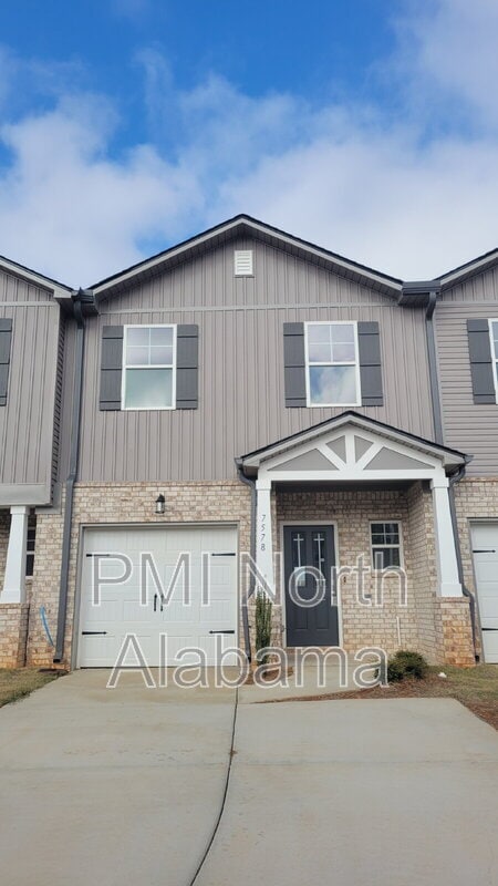 Foto principal - 7578 Discovery Pt Dr NW