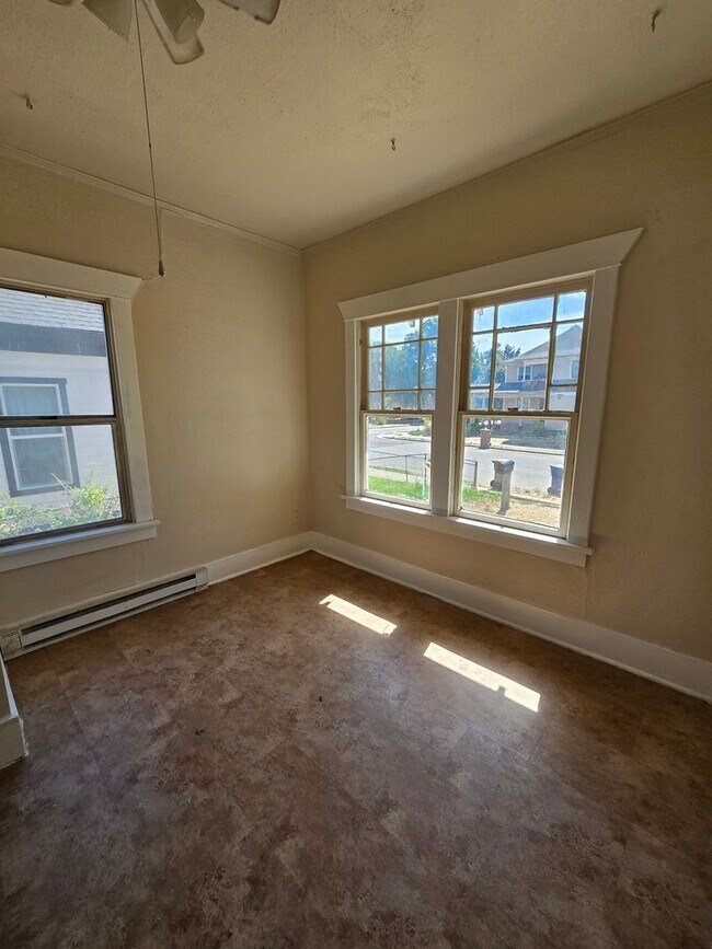 Foto del edificio - Central Spokane 4 BR/ 1 BA Home