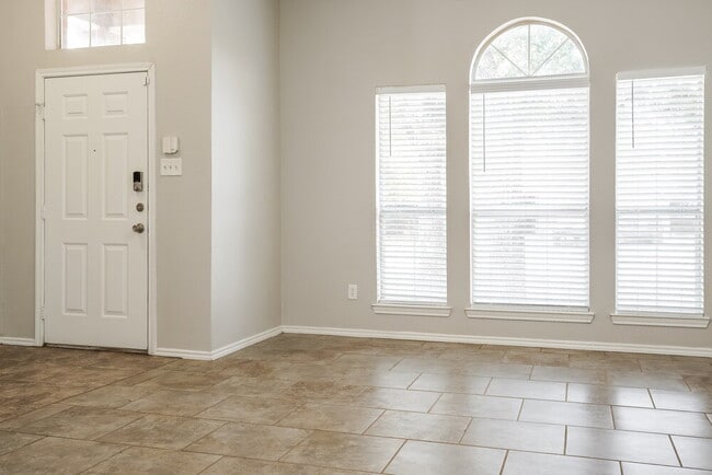 Foto del edificio - 7325 Meadows Dr N