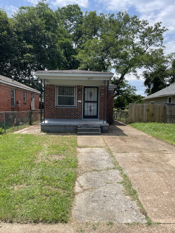 Foto principal - 1677 Brookins St