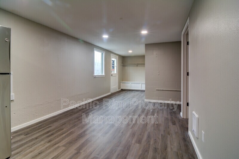 Primary Photo - 1002 S 9th St