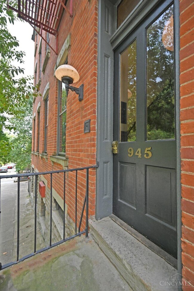 Foto del edificio - 945 Parkside Pl