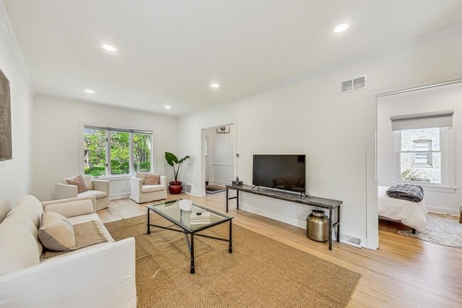 Building Photo - 524 Park Ave