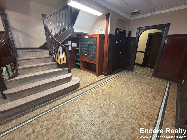 Building Photo - 2045 Commonwealth Ave