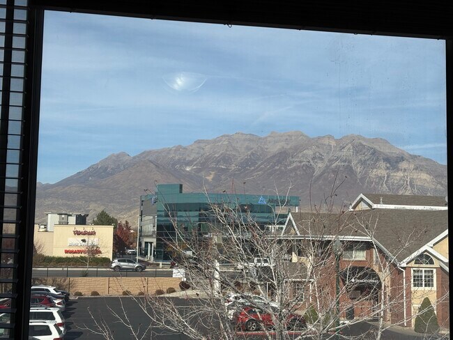 Building Photo - Parkway Villa