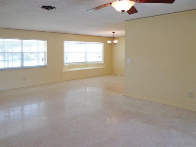 Building Photo - 26 W Pine Tree Ave