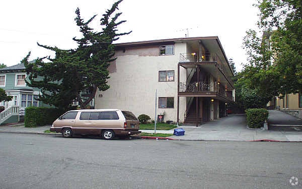Building Photo - 2335 Russell St