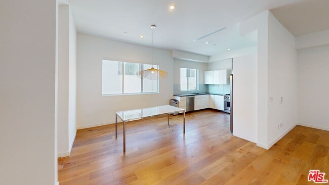 Building Photo - 1715 Armacost Ave