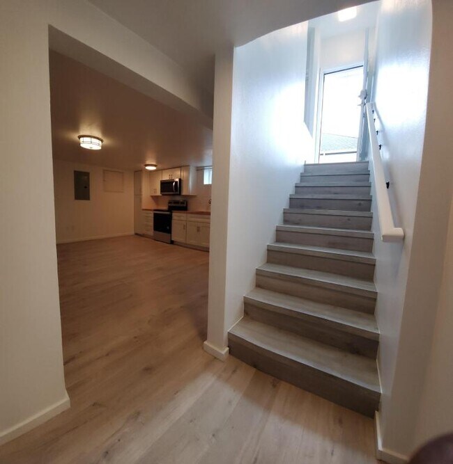 Foto del edificio - 6824 N Commercial Ave