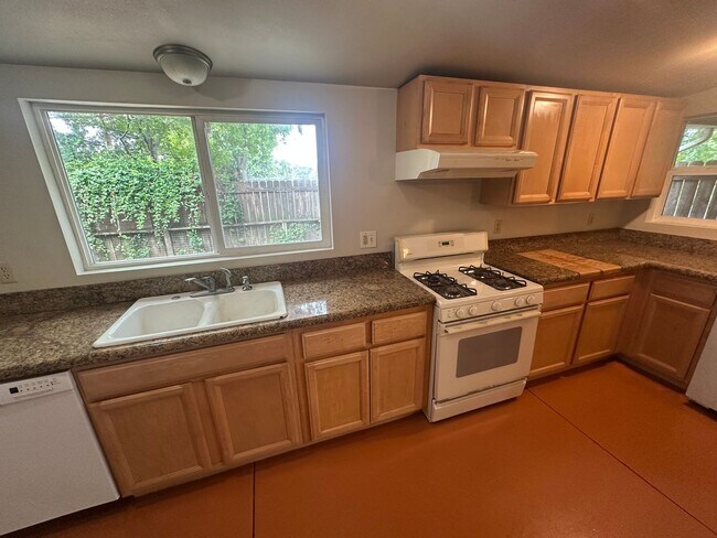 Foto del edificio - 2 BR w/ Bonus Room/Office