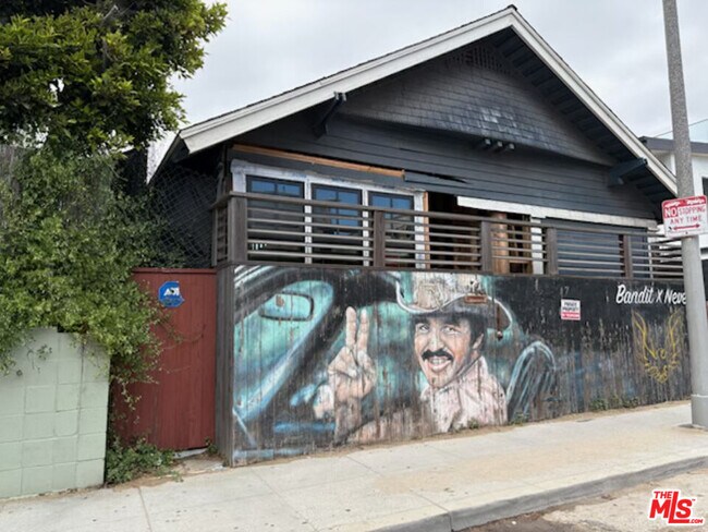 Foto del edificio - 40 S Venice Blvd