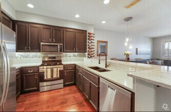 Building Photo - 2931 Edgewater Dr