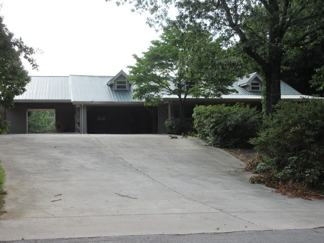 Building Photo - 3653 Griffin Dr