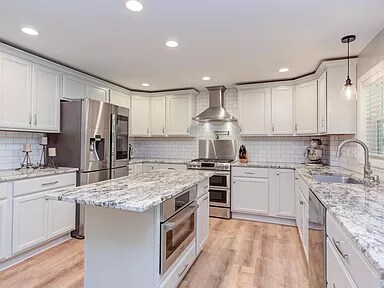 Gourmet Kitchen - 4612 Cresta Dr
