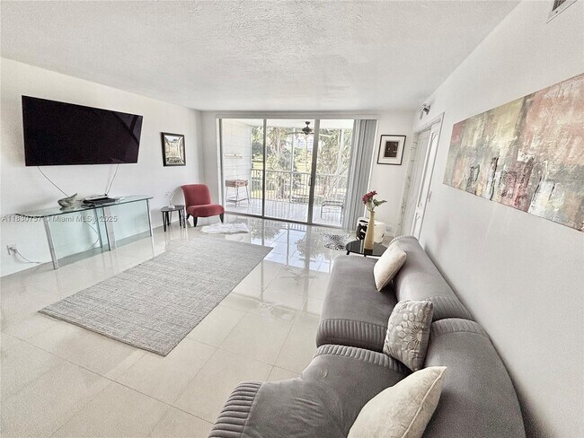 Foto del edificio - 3051 S Palm Aire Dr