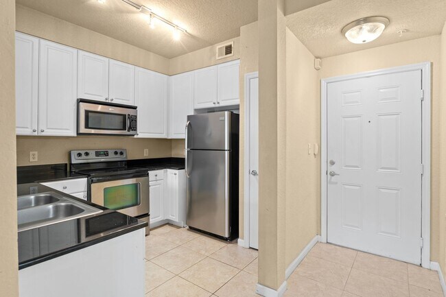 Building Photo - Gated Community!