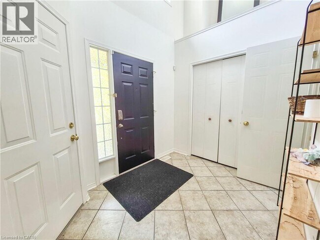 Building Photo - 147 Dubrick Crescent