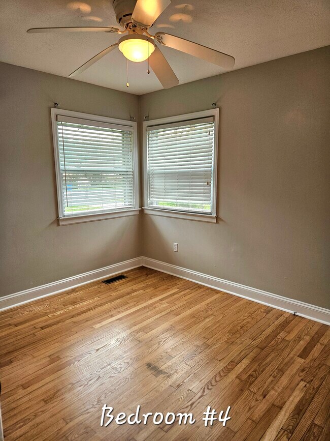 Building Photo - 418 S Kerr Ave