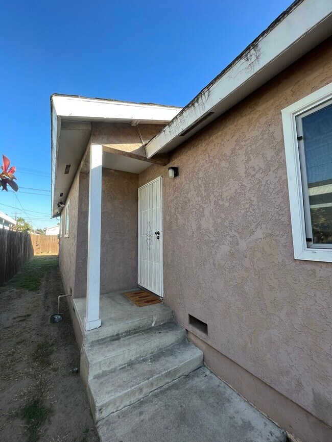 Building Photo - Beautiful 4 Bedroom Single Family Home