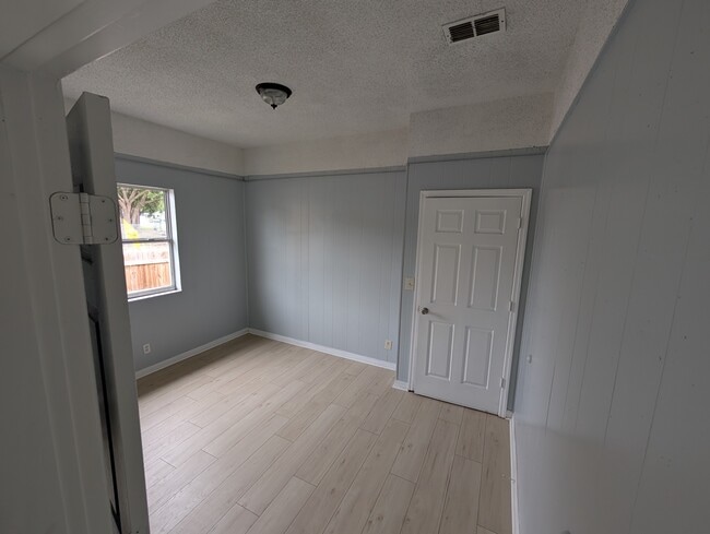 Building Photo - 1316 Holmes Ave