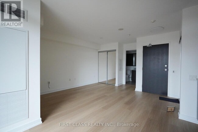 Photo du bâtiment - 775 King St W