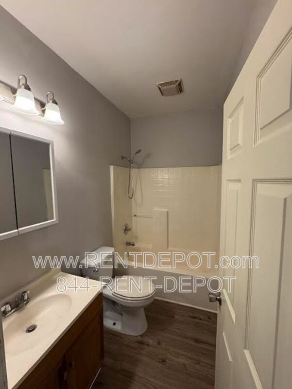 Foto del edificio - 1332 E Illinois St