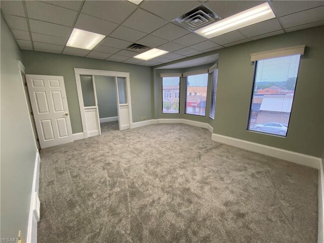 Foto del edificio - 158 N Broadway St