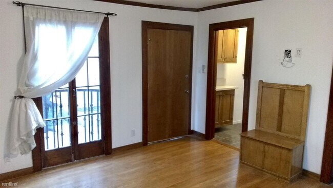 Building Photo - 315 1/4 Columbia Ave