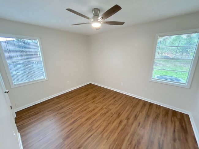 Building Photo - 3724 Hillridge St