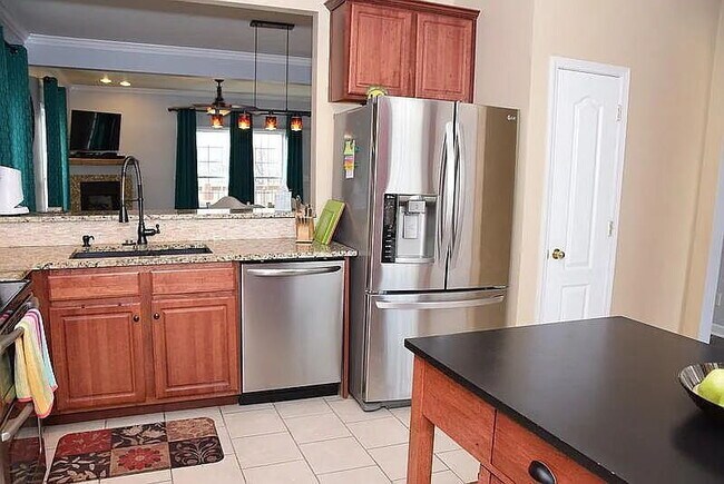 Foto del edificio - Discover Potential: Expansive 2,439 Sq Ft Space in Vibrant Nashville Locale!