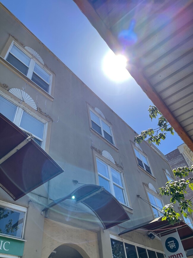 Foto del edificio - 2070 University Avenue