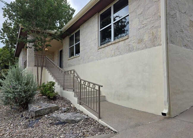 Foto del edificio - FOR LEASE!!