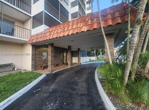 Building Photo - 4164 Inverrary Dr