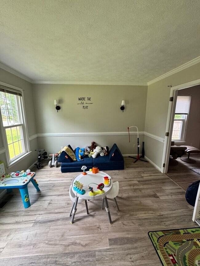 Foto del edificio - 4 bedroom/ 2.5 bathroom- Smithfield, VA