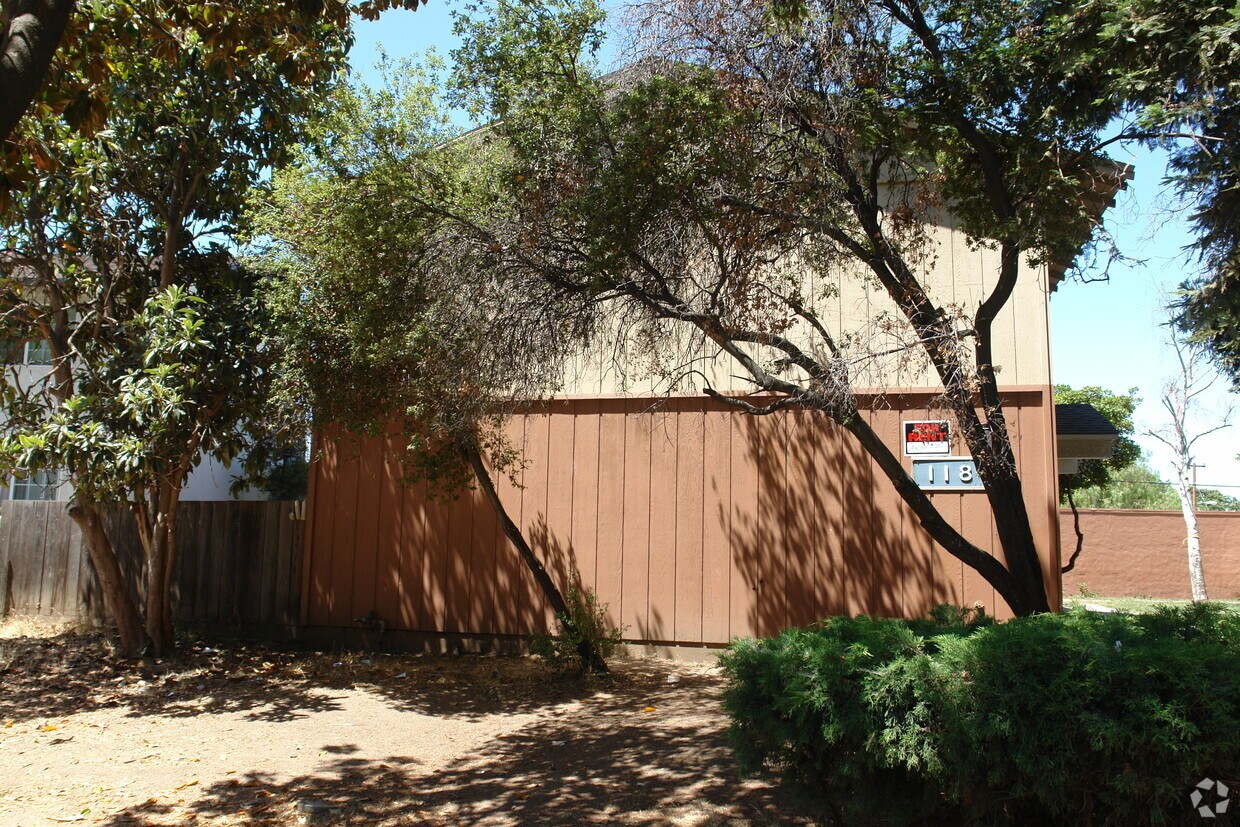 Building Photo - 1187-1189 Mesa Dr