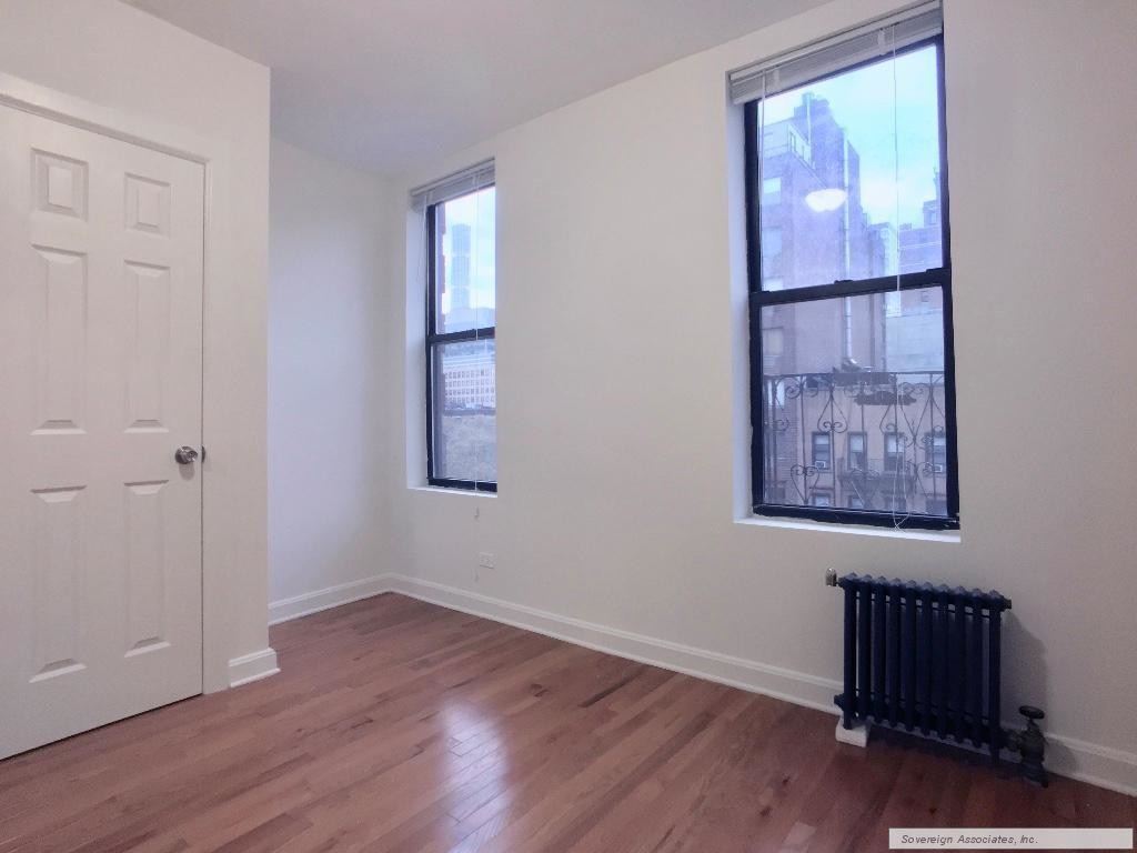 Primary Photo - 1270 1st Ave