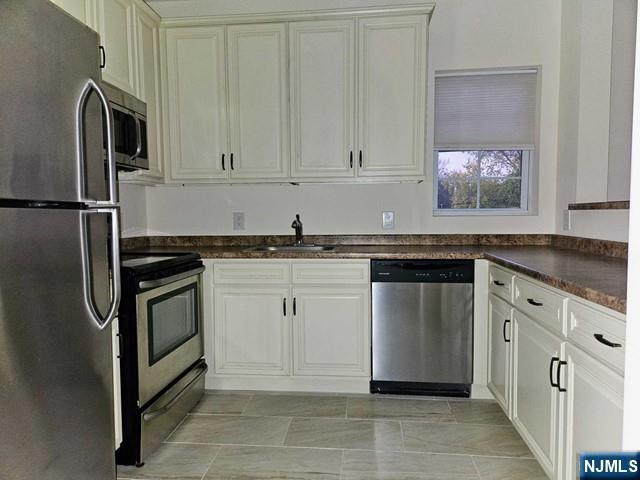 Building Photo - 6 Madison Ave