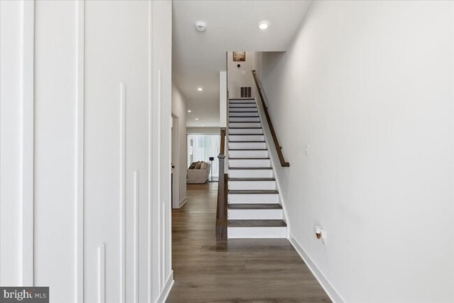 Building Photo - 7810 Yona Ct