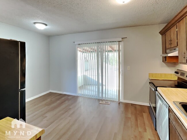 Foto del edificio - 5214 Amberwood Cir