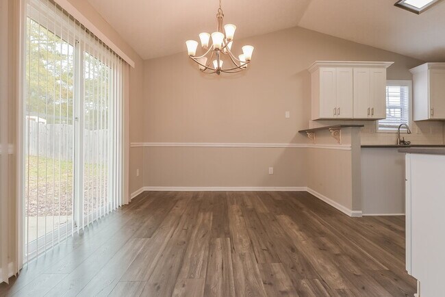 Foto del edificio - 509 Sarah's Ln