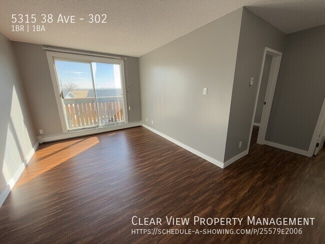 Photo du bâtiment - ? Beautifully Renovated One-Bedroom Suite in Taber Manor!