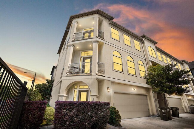 Building Photo - 1421 Bremond St