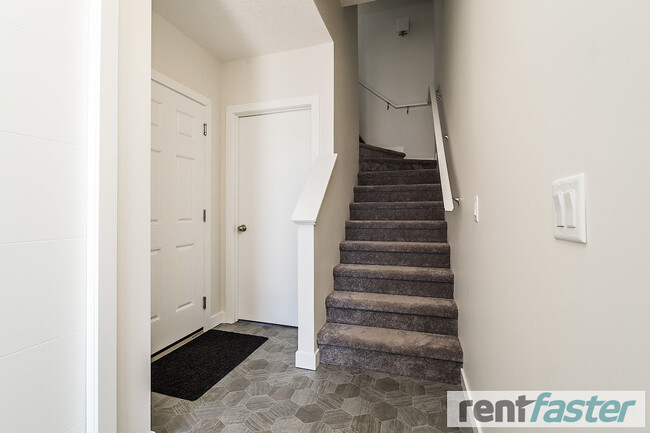 Building Photo - NEW Townhouse for Rent