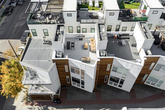 Foto del edificio - 2215 W 32nd Ave