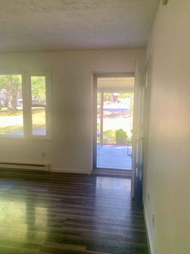 Foto del edificio - 1589 Deer Lake Dr