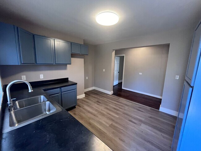 Foto del edificio - PRICE REDUCED!!