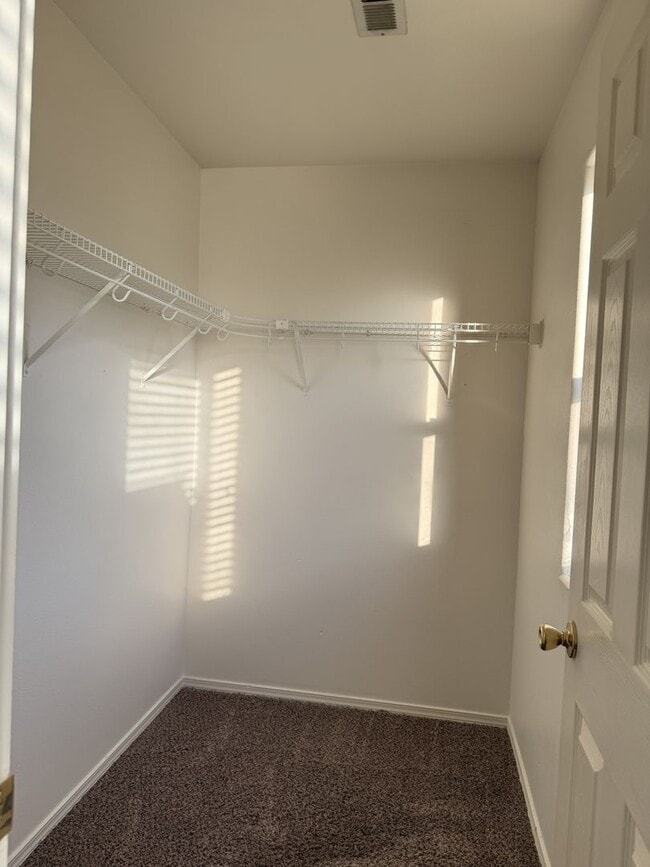 Foto del edificio - 3 Bedrooms Townhouse for Rent